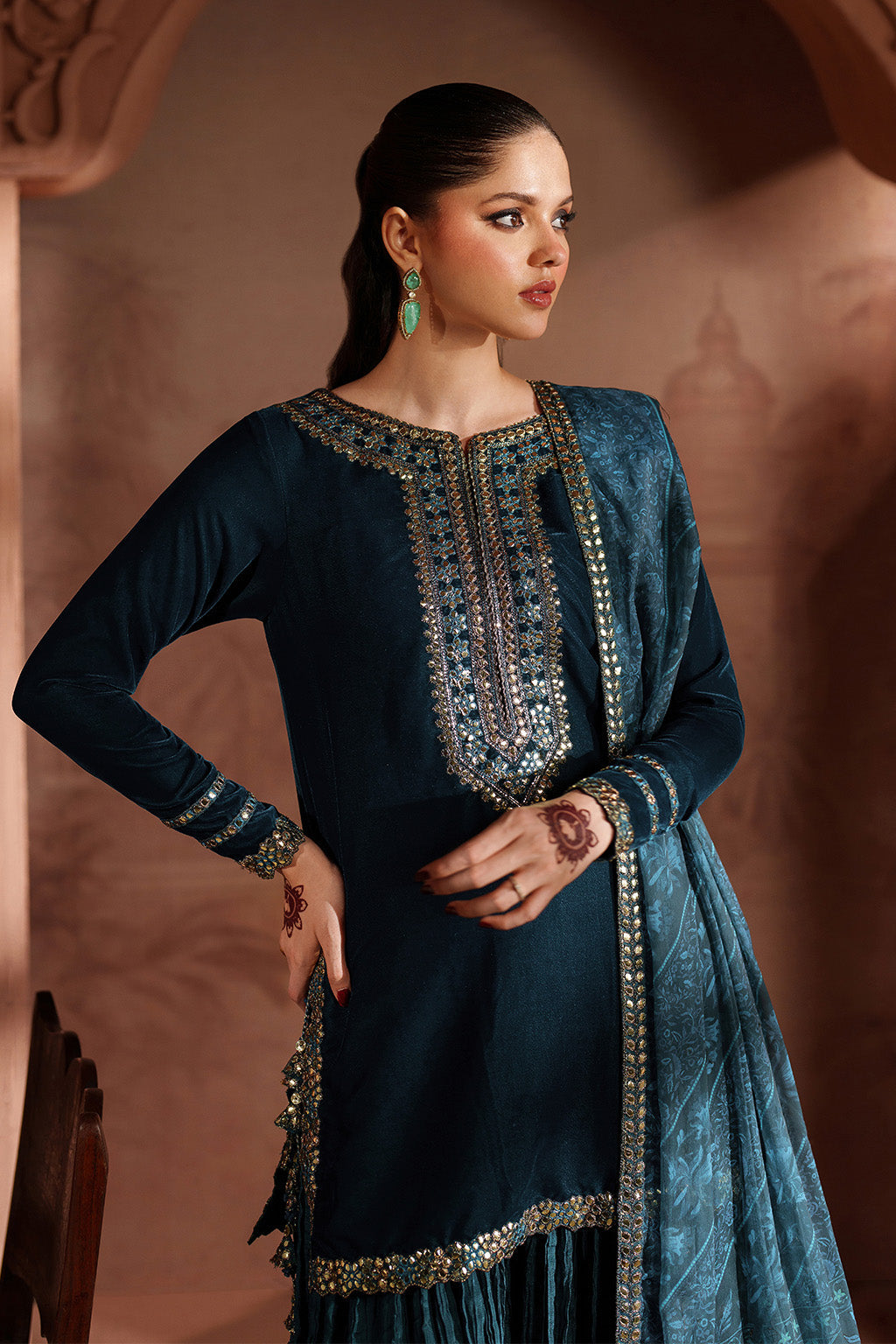 IV-64 راگنی EMBROIDERED VELVET
