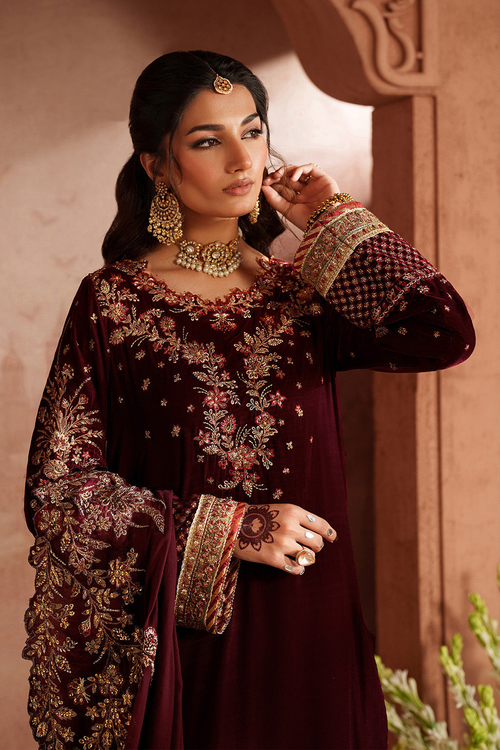 IV-55 راگنی EMBROIDERED VELVET